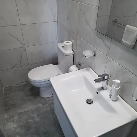 Coastline, Lovely Seafront Apartment Birzebbuga